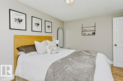 4707 108 Avenue Nw, Edmonton, AB - Indoor Photo Showing Bedroom