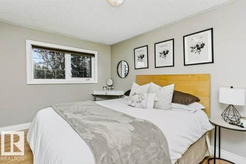 4707 108 Avenue Nw, Edmonton, AB - Indoor Photo Showing Bedroom