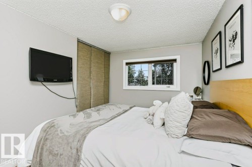 4707 108 Avenue Nw, Edmonton, AB - Indoor Photo Showing Bedroom