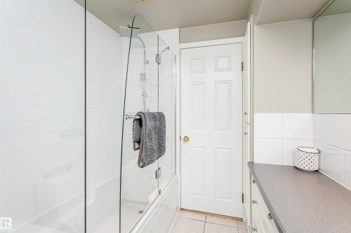 4707 108 Avenue Nw, Edmonton, AB - Indoor Photo Showing Bathroom