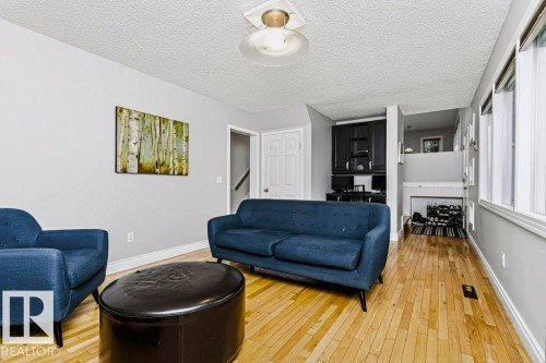 4707 108 Avenue Nw, Edmonton, AB - Indoor Photo Showing Living Room
