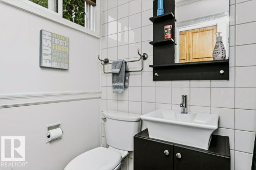 4707 108 Avenue Nw, Edmonton, AB - Indoor Photo Showing Bathroom