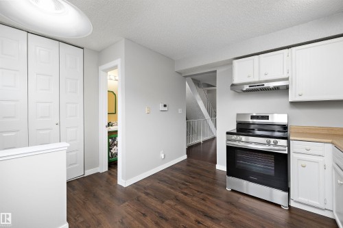 112 Tudor Lane Nw, Edmonton, AB - Indoor Photo Showing Kitchen