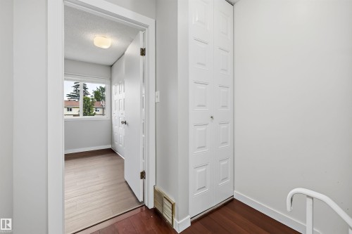 112 Tudor Lane Nw, Edmonton, AB - Indoor Photo Showing Other Room