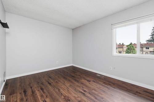 112 Tudor Lane Nw, Edmonton, AB - Indoor Photo Showing Other Room