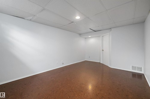 112 Tudor Lane Nw, Edmonton, AB - Indoor Photo Showing Other Room