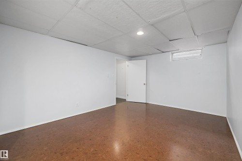 112 Tudor Lane Nw, Edmonton, AB - Indoor Photo Showing Other Room