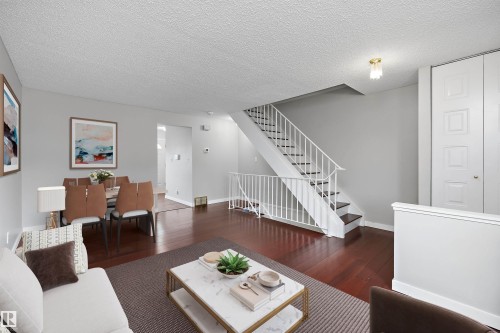 112 Tudor Lane Nw, Edmonton, AB - Indoor Photo Showing Living Room