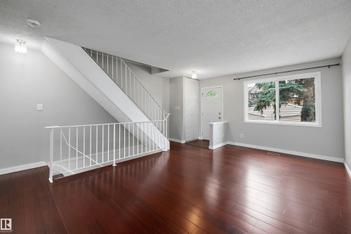 112 Tudor Lane Nw, Edmonton, AB - Indoor Photo Showing Other Room