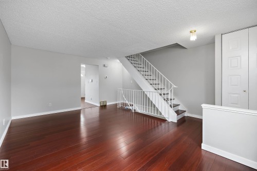 112 Tudor Lane Nw, Edmonton, AB - Indoor Photo Showing Other Room