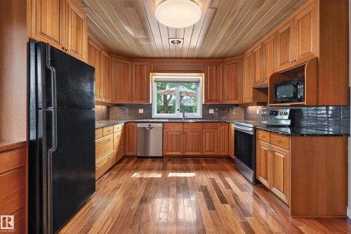 7711 139 Street Nw, Edmonton, AB - Indoor Photo Showing Kitchen