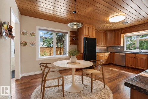 7711 139 Street Nw, Edmonton, AB - Indoor