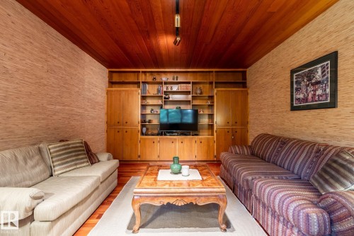 7711 139 Street Nw, Edmonton, AB - Indoor Photo Showing Living Room