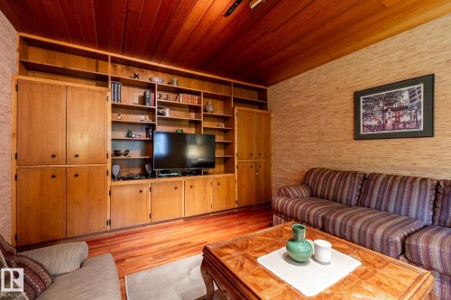 7711 139 Street Nw, Edmonton, AB - Indoor Photo Showing Living Room