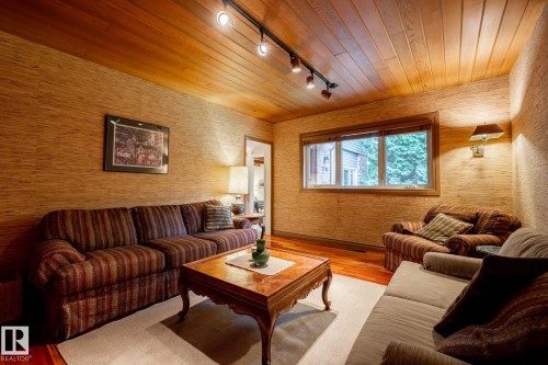 7711 139 Street Nw, Edmonton, AB - Indoor Photo Showing Living Room