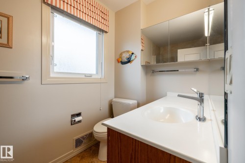 7711 139 Street Nw, Edmonton, AB - Indoor Photo Showing Bathroom