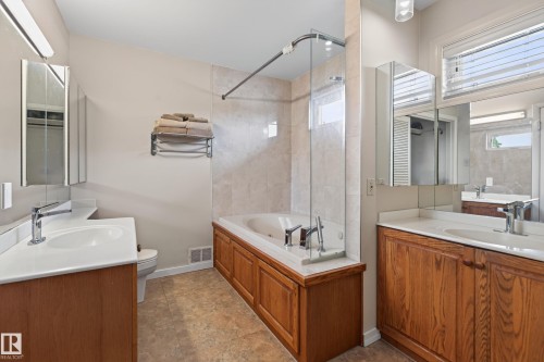 7711 139 Street Nw, Edmonton, AB - Indoor Photo Showing Bathroom