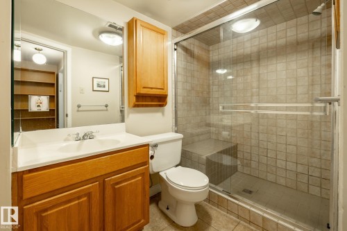 7711 139 Street Nw, Edmonton, AB - Indoor Photo Showing Bathroom