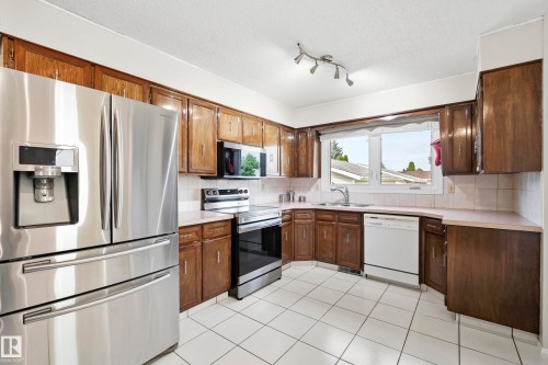 17312 105 Street Nw, Edmonton, AB - Indoor Photo Showing Kitchen