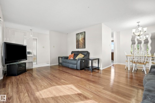 17312 105 Street Nw, Edmonton, AB - Indoor Photo Showing Living Room