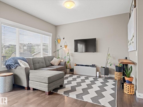 6318 167A Avenue Nw, Edmonton, AB - Indoor Photo Showing Living Room