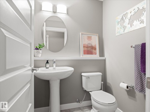 6318 167A Avenue Nw, Edmonton, AB - Indoor Photo Showing Bathroom