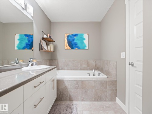 6318 167A Avenue Nw, Edmonton, AB - Indoor Photo Showing Bathroom