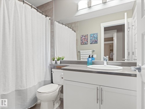 6318 167A Avenue Nw, Edmonton, AB - Indoor Photo Showing Bathroom