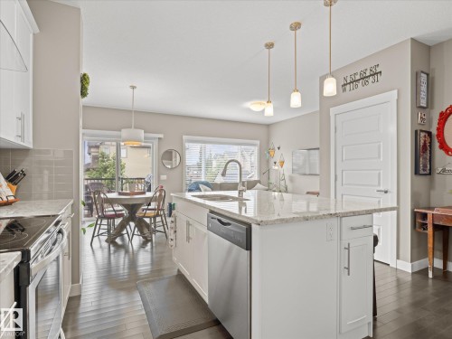 6318 167A Avenue Nw, Edmonton, AB - Indoor Photo Showing Kitchen With Upgraded Kitchen