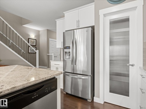 6318 167A Avenue Nw, Edmonton, AB - Indoor Photo Showing Kitchen