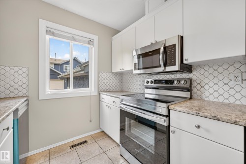 #14 14803 34 St Nw, Edmonton, AB - Indoor Photo Showing Kitchen