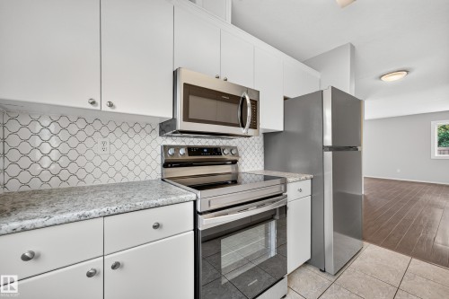 #14 14803 34 St Nw, Edmonton, AB - Indoor Photo Showing Kitchen