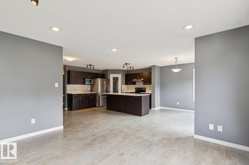 5935 18 Avenue Sw, Edmonton, AB - Indoor Photo Showing Kitchen