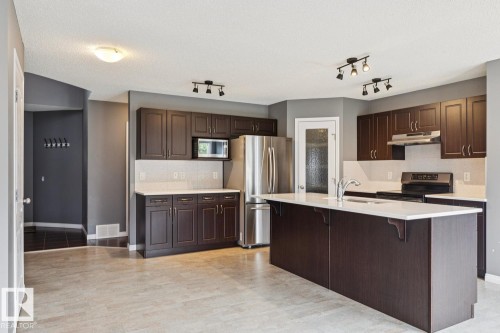 5935 18 Avenue Sw, Edmonton, AB - Indoor Photo Showing Kitchen