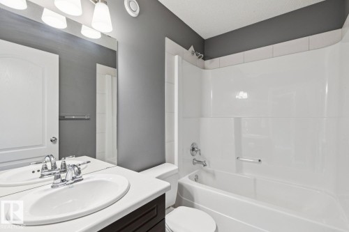 5935 18 Avenue Sw, Edmonton, AB - Indoor Photo Showing Bathroom