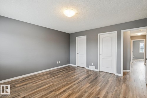 5935 18 Avenue Sw, Edmonton, AB - Indoor Photo Showing Other Room