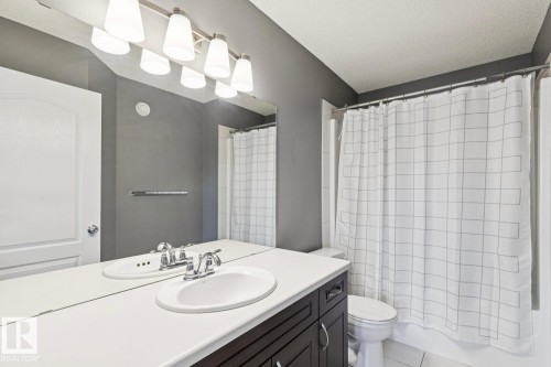 5935 18 Avenue Sw, Edmonton, AB - Indoor Photo Showing Bathroom