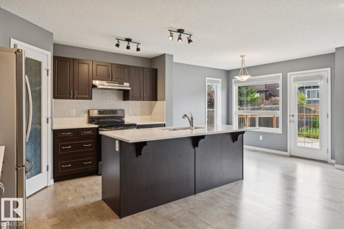 5935 18 Avenue Sw, Edmonton, AB - Indoor Photo Showing Kitchen With Upgraded Kitchen