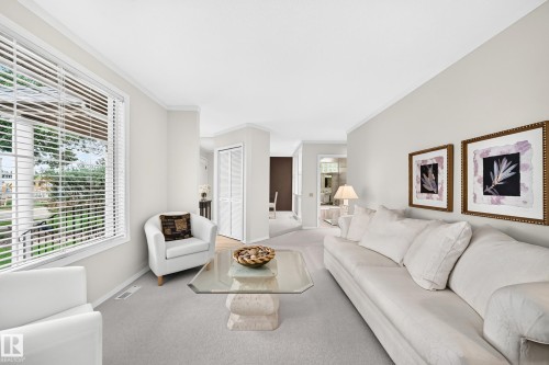 13003 124 Avenue Nw, Edmonton, AB - Indoor Photo Showing Living Room