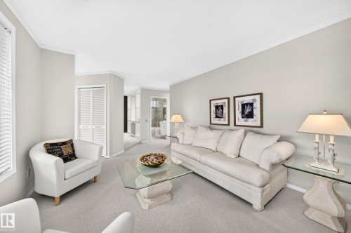 13003 124 Avenue Nw, Edmonton, AB - Indoor Photo Showing Living Room