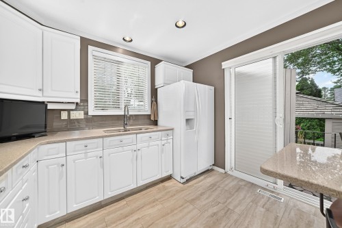 13003 124 Avenue Nw, Edmonton, AB - Indoor Photo Showing Kitchen