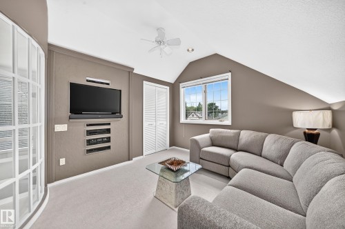 13003 124 Avenue Nw, Edmonton, AB - Indoor Photo Showing Living Room