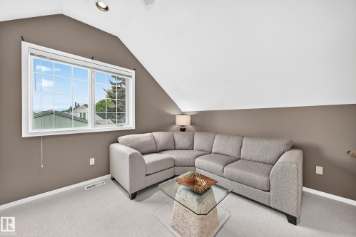 13003 124 Avenue Nw, Edmonton, AB - Indoor Photo Showing Living Room
