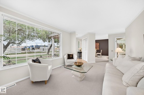 13003 124 Avenue Nw, Edmonton, AB - Indoor Photo Showing Living Room
