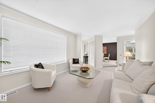 13003 124 Avenue Nw, Edmonton, AB - Indoor Photo Showing Living Room