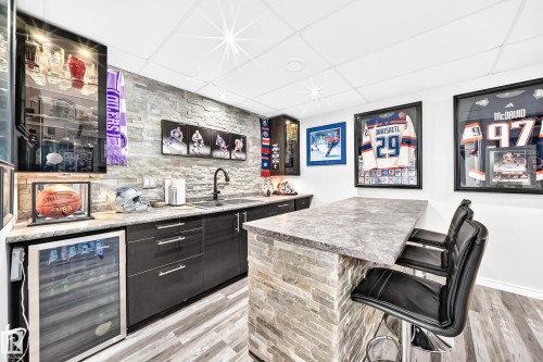 3512 11 Street Nw, Edmonton, AB - Indoor