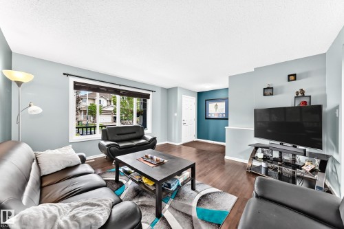 3512 11 Street Nw, Edmonton, AB - Indoor Photo Showing Living Room