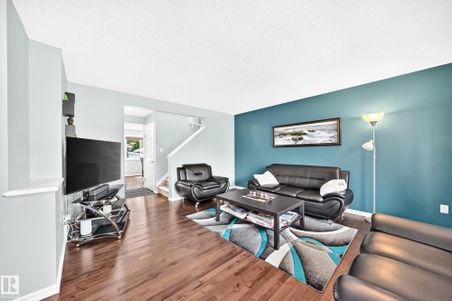 3512 11 Street Nw, Edmonton, AB - Indoor Photo Showing Living Room