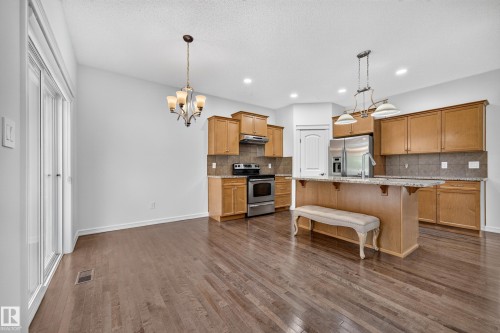 8226 180A Avenue Nw, Edmonton, AB - Indoor Photo Showing Kitchen