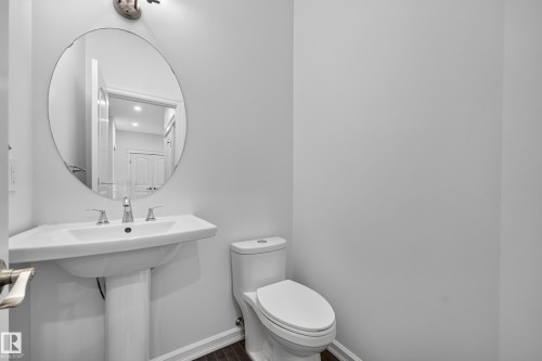 8226 180A Avenue Nw, Edmonton, AB - Indoor Photo Showing Bathroom